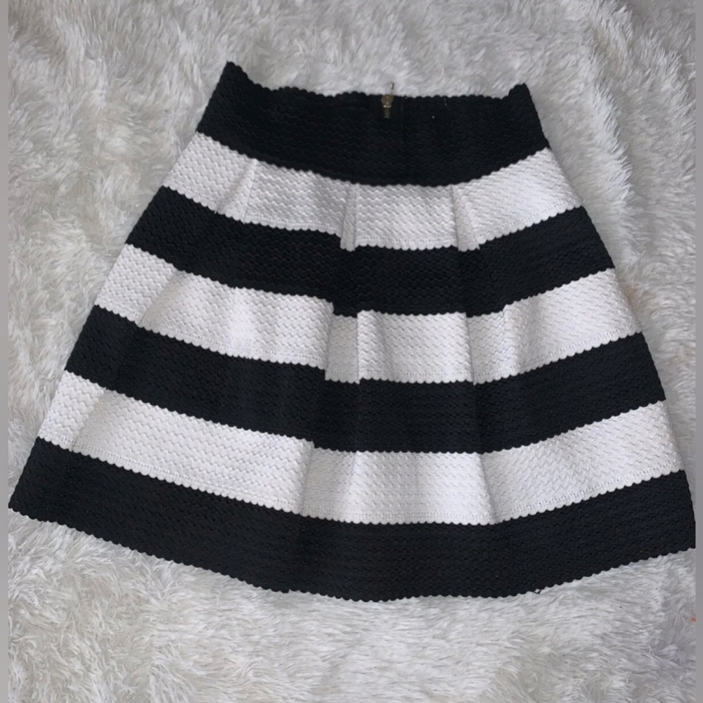 Ginger G Women’s Black/ White Colorblock High-waist Flared Sawtooth Skirt S NWOT